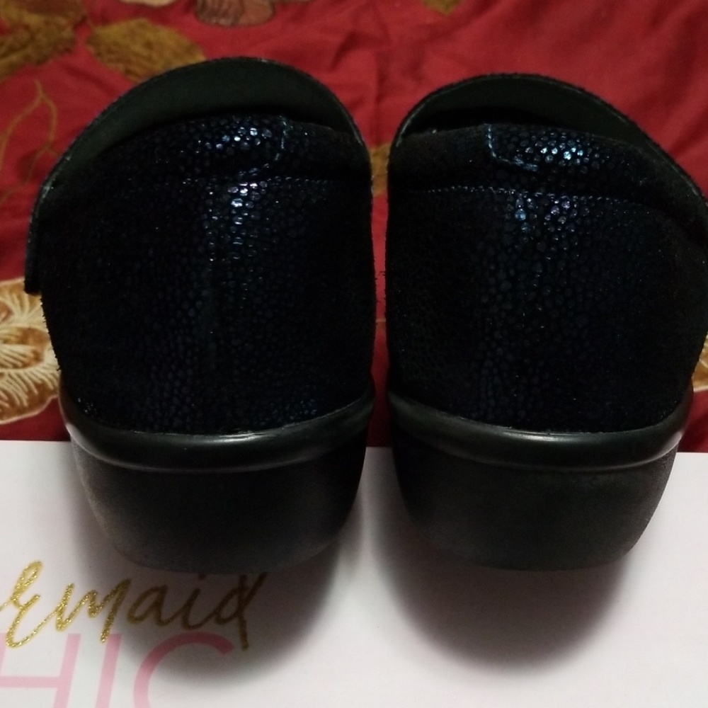 Shoe - Picture 2 of 5
